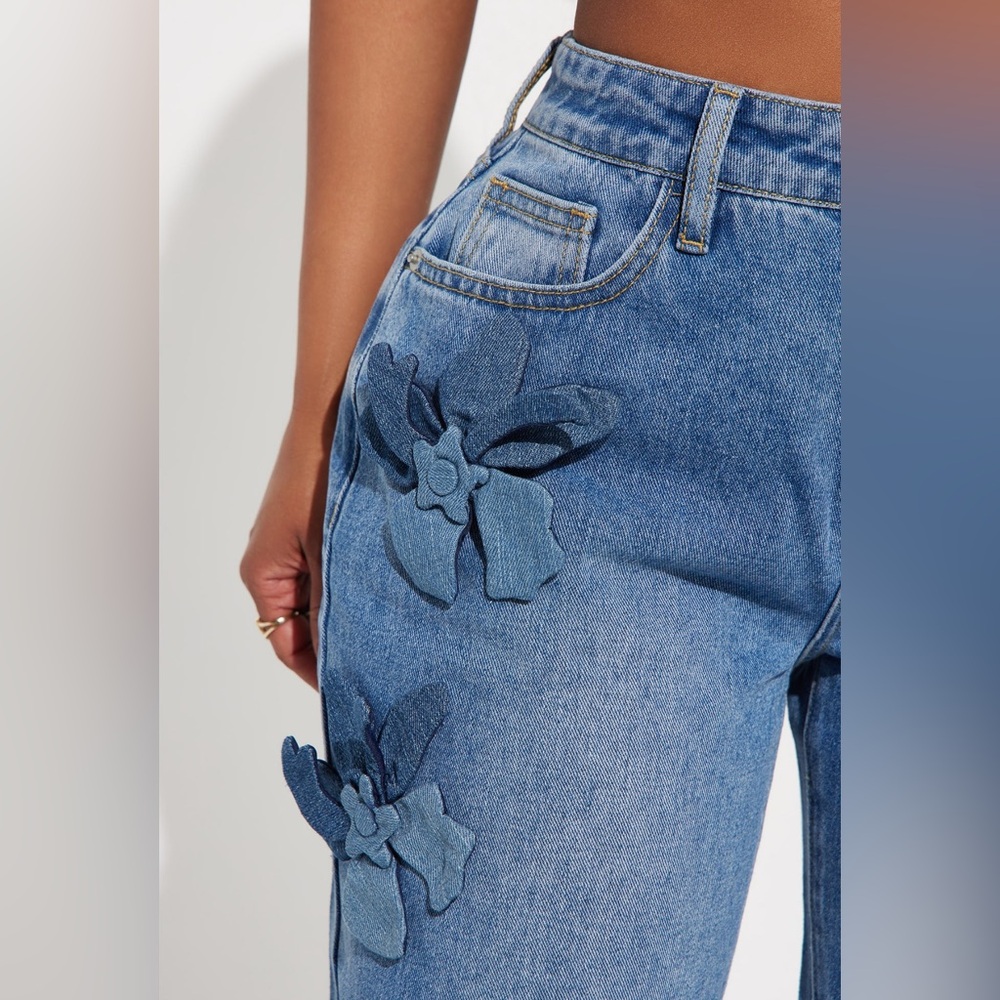 NWT Wide-Leg Jeans with Floral Appliqué - Picture 2 of 3